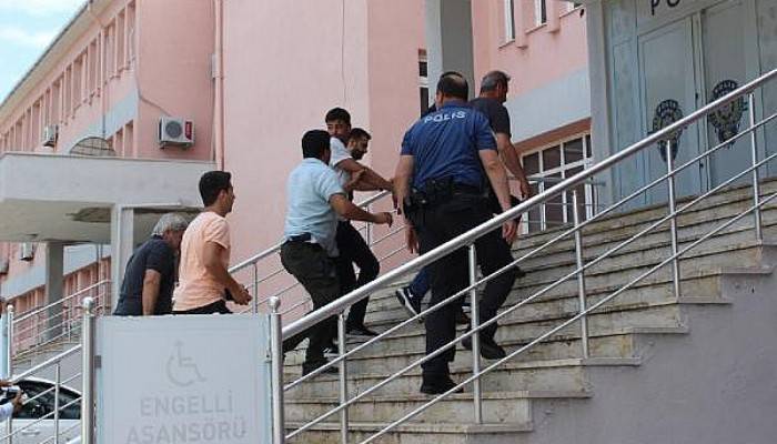 Hedef Şaşırıp Yüzbaşının Aracına Ateş Açan 2 Şüpheli Tutuklandı