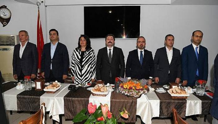 AK Parti'li Turan'dan, Arınç'a Ahmet Türk Tepkisi