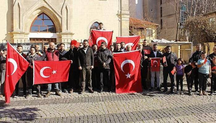 Çanakkale'de, Türk Bayrağını Yırtan Yunan Vekile Tepki