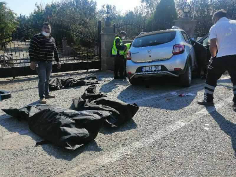 Ayvacık'ta Trafik Kazası: 3 Ölü 1 Ağır Yaralı