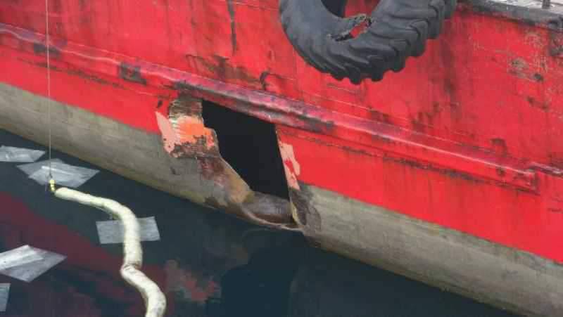 Çanakkale Boğazı'nda Balıkçı Teknesi, Feribota Çarptı