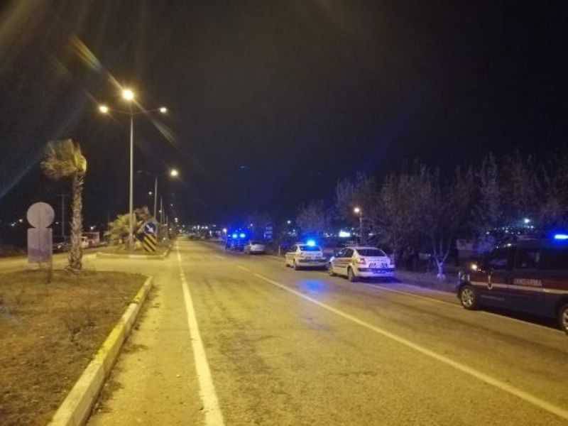 Yol Kenarında Otobüs Beklerken Otomobilin Çarptığı 3 Kadın, Öldü
