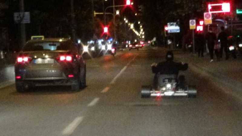 Go-Kart Aracıyla Trafiğe Çıktı, Patinaj Yaparak Sürücüleri Korkuttu