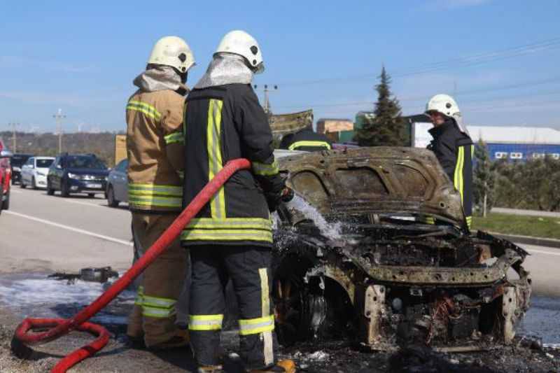 Çanakkale'de Seyir Halindeki Otomobil Yandı