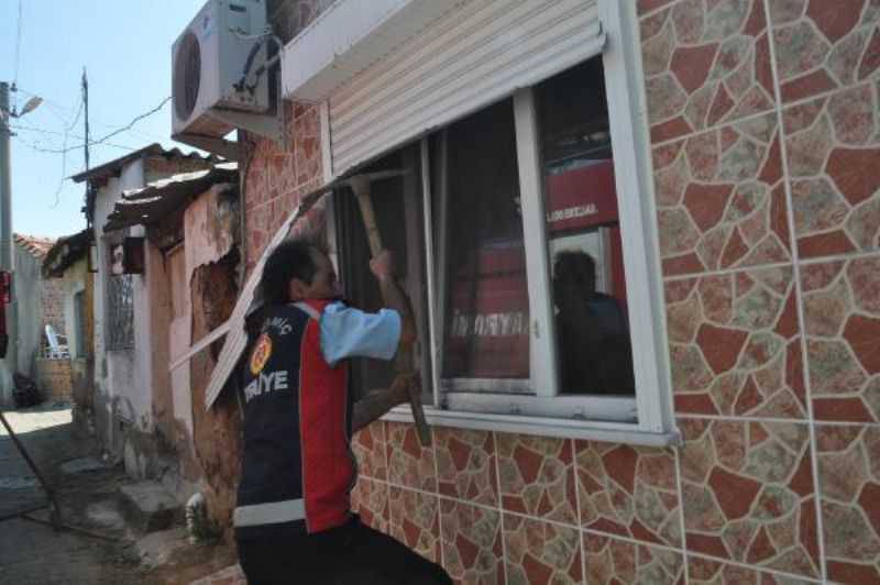 Kendisini Ateşe Verdi, İtfaiye Eri Kurtardı