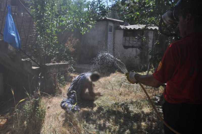 Kendisini Ateşe Verdi, İtfaiye Eri Kurtardı