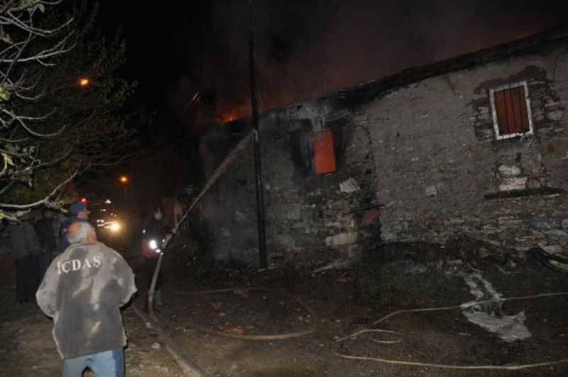 Muhtarın Babası, Evde Çıkan Yangında Öldü