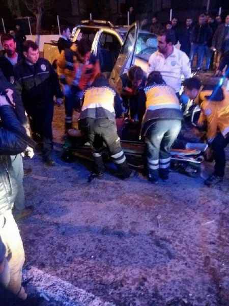 Bayramiç'te TAK'a Çarpan Aracın Sürücüsü Hayatını Kaybetti