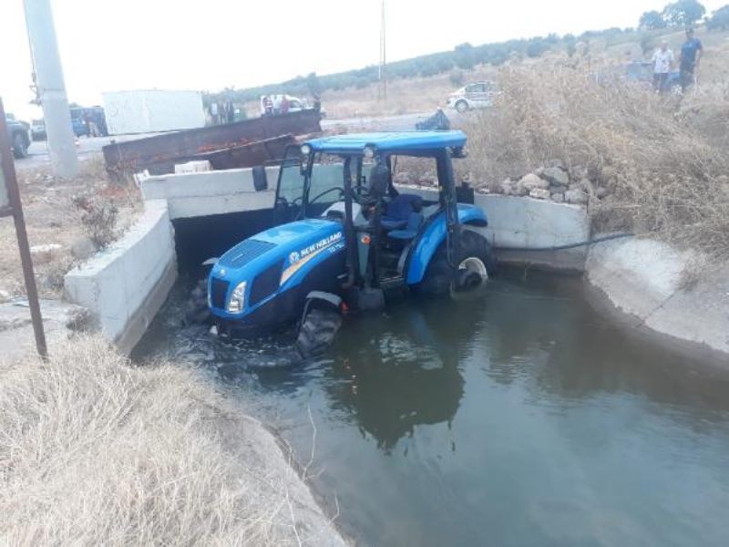 TIR'ın Çarptığı Traktör Su Kanalına Uçtu: 2’si Ağır 5 Yaralı