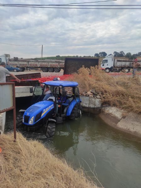 TIR'ın Çarptığı Traktör Su Kanalına Uçtu: 2’si Ağır 5 Yaralı