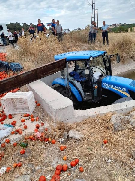 TIR'ın Çarptığı Traktör Su Kanalına Uçtu: 2’si Ağır 5 Yaralı