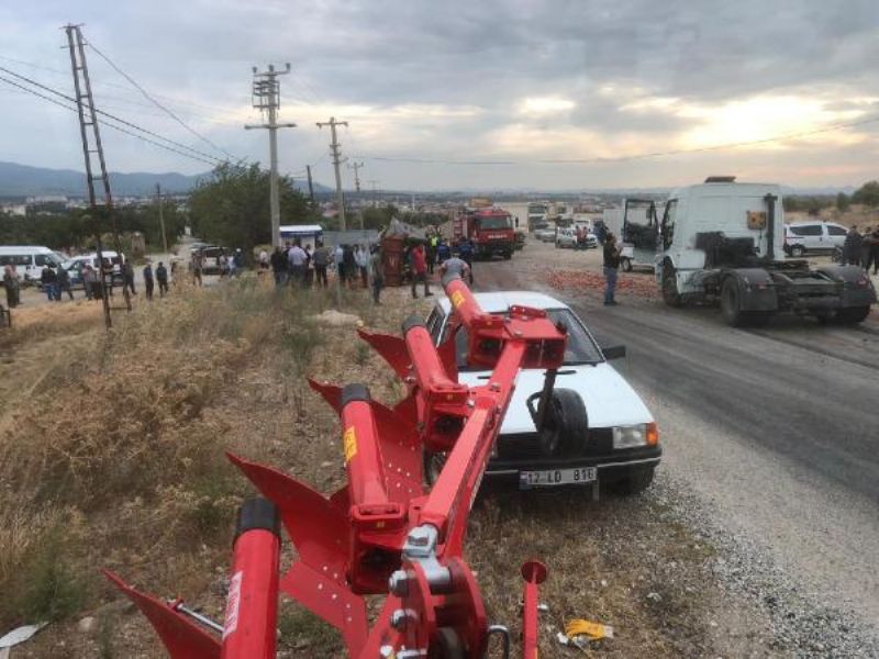 TIR'ın Çarptığı Traktör Su Kanalına Uçtu: 2’si Ağır 5 Yaralı