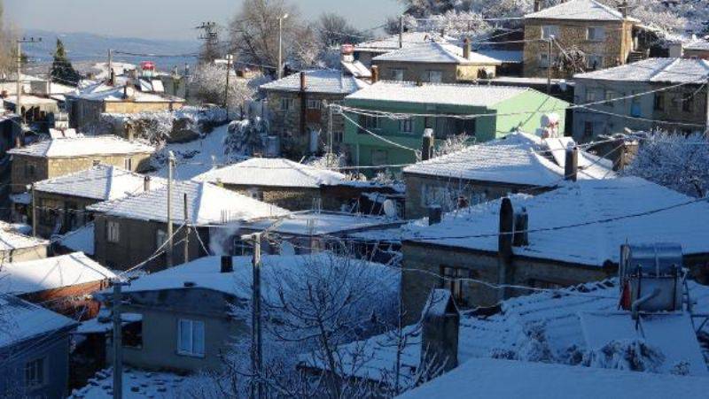 Çanakkale’ye Yılın İlk Karı Yağdı, Vatandaşlar Keyfini Çıkarttı