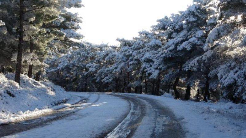 Çanakkale’ye Yılın İlk Karı Yağdı, Vatandaşlar Keyfini Çıkarttı