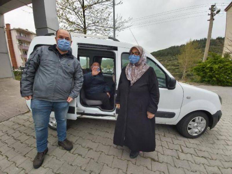 Çan'da Koronayı Yenen Dede, Kızı ve Torunu Alkışlarla Taburcu Oldu