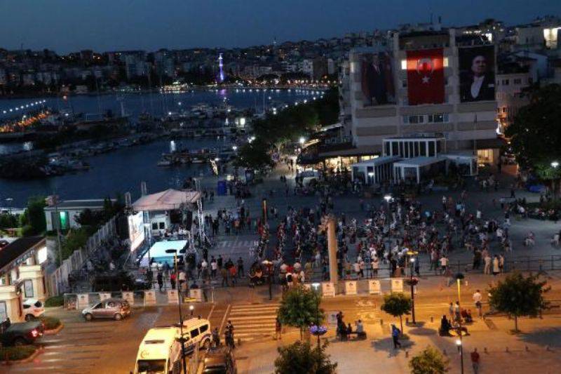 Çanakkale'de Demokrasi Meydanı'nda 15 Temmuz Anma Töreni