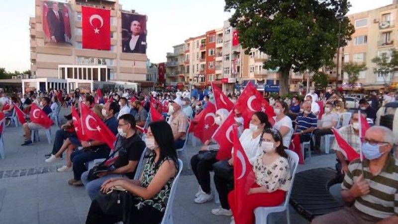 Çanakkale'de Demokrasi Meydanı'nda 15 Temmuz Anma Töreni