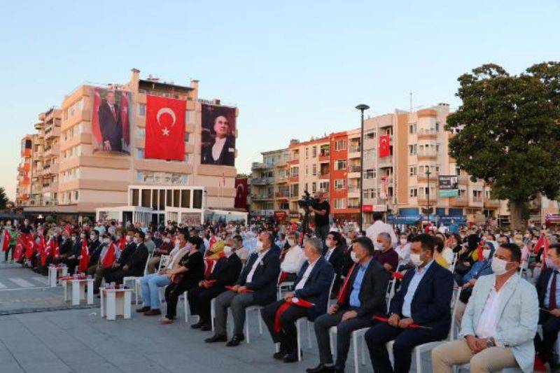 Çanakkale'de Demokrasi Meydanı'nda 15 Temmuz Anma Töreni