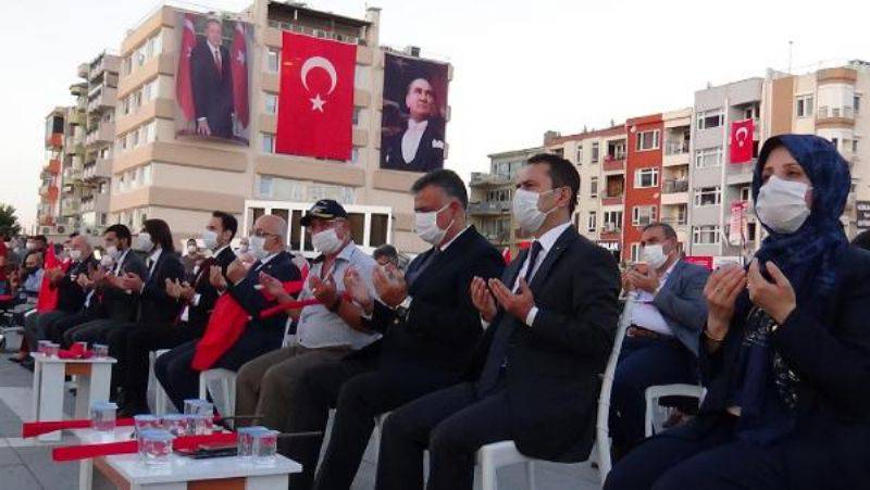 Çanakkale'de Demokrasi Meydanı'nda 15 Temmuz Anma Töreni