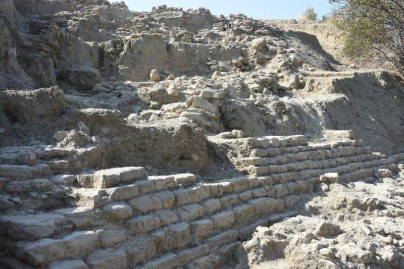 Kemik Sapı Kalıntılı 4 Bin Yıllık Ağırşak Bulundu