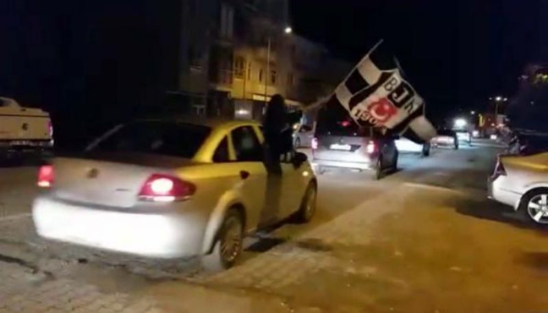 Çanakkale'de Beşiktaşlı Taraftarlardan Şampiyonluk Kutlaması