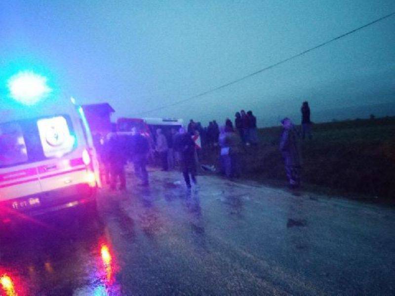 Gelibolu’da Öğrenci Servisi ile Kamyon Çarpıştı: 13'ü Öğrenci, 15 Yaralı