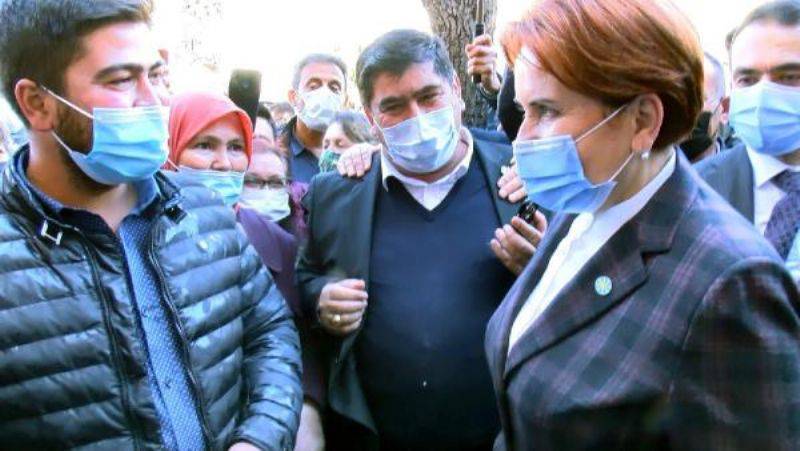 Yüzüklerini Meral Akşener Taktı 