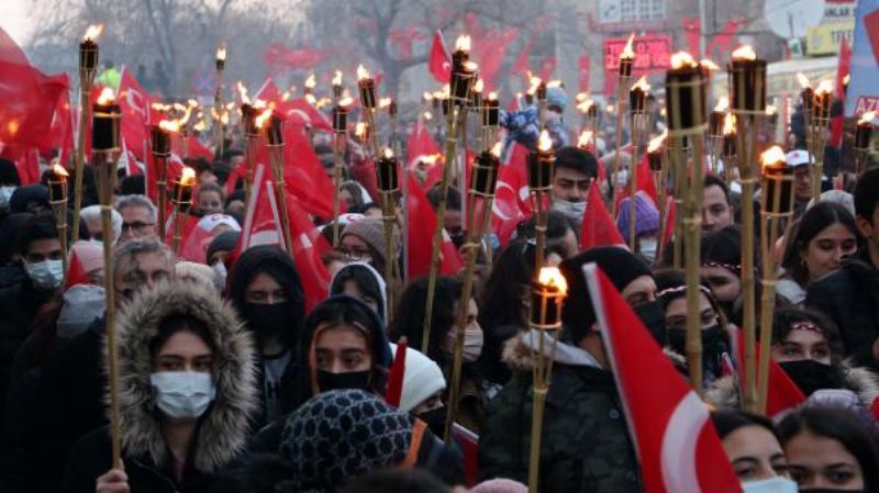 Çanakkale Deniz Zaferi'nin 107'nci Yıl Dönümünde Meşaleler, 'Çanakkale Şehitleri' İçin Yandı