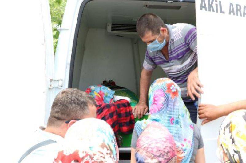 Kocasının, Kızının Gözü Önünde Öldürdüğü Kadın Gözyaşlarıyla Toprağa Verildi