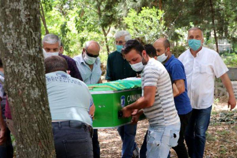 Kocasının, Kızının Gözü Önünde Öldürdüğü Kadın Gözyaşlarıyla Toprağa Verildi