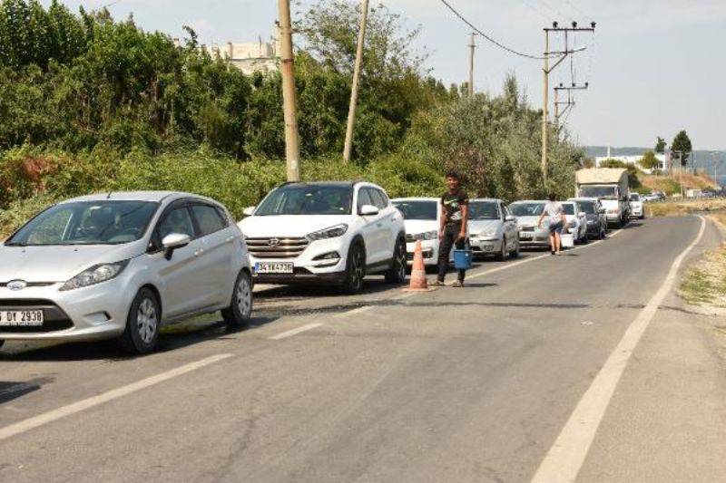 Çanakkale’de Tatilcilerin Feribot Kuyruğu