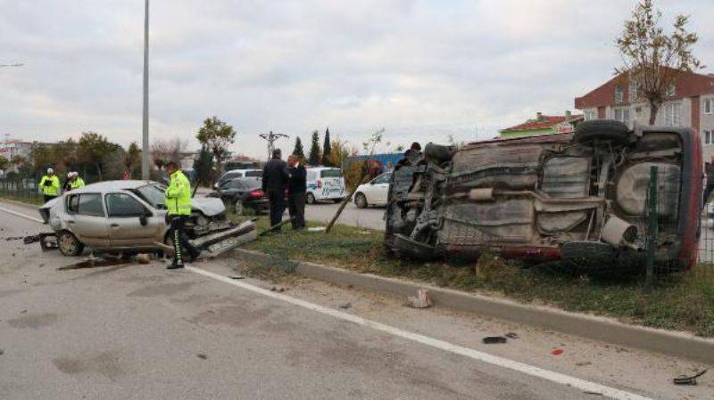 Çanakkale'de Zincirleme Kaza: 3 Yaralı