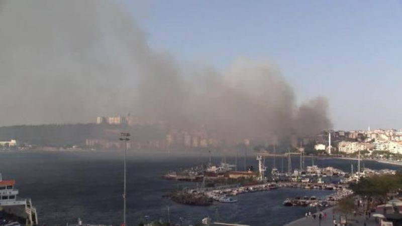 Çanakkale'de Ot Yangını Binaya Sıçradı 