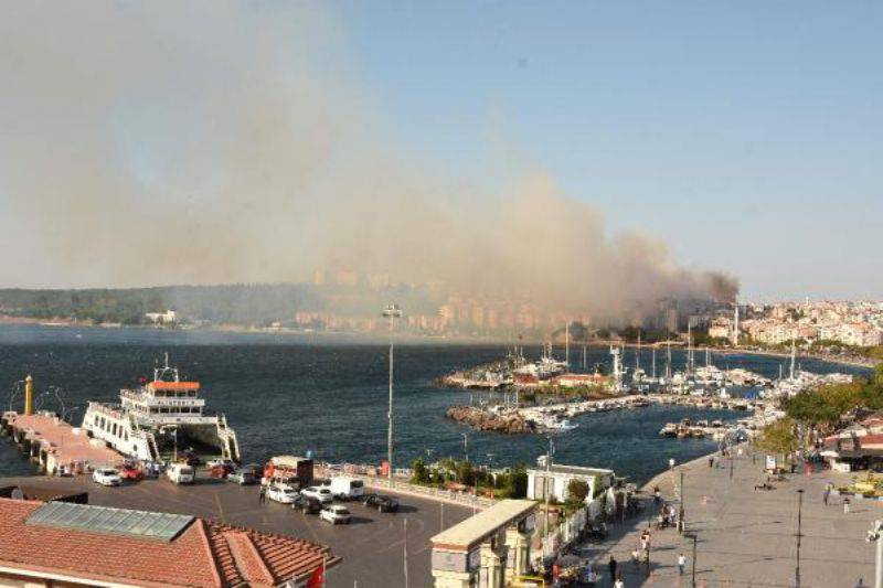 Çanakkale'de Ot Yangını Binaya Sıçradı 