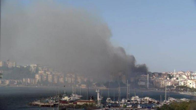 Çanakkale'de Ot Yangını Binaya Sıçradı 