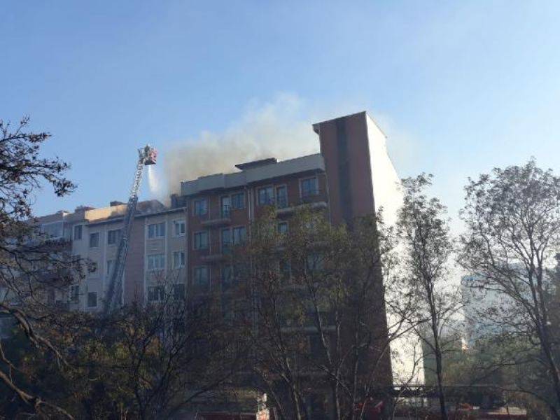 Çanakkale'de Ot Yangını Binaya Sıçradı 