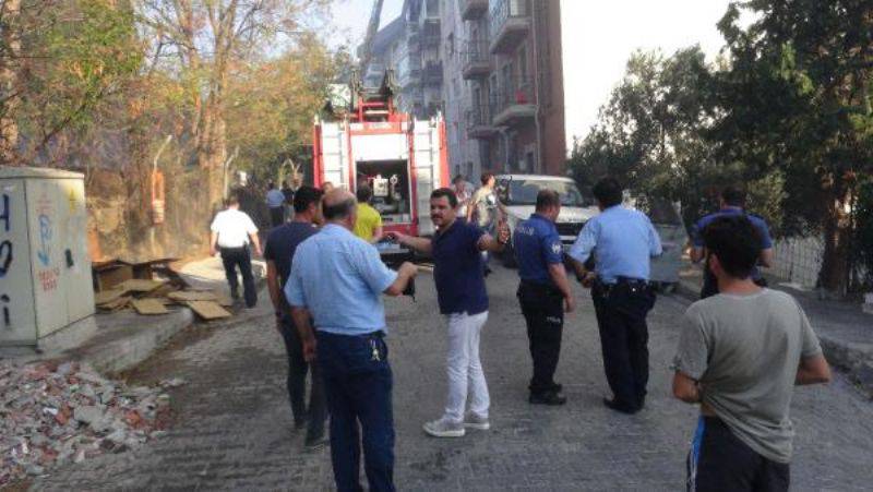 Çanakkale'de Ot Yangını Binaya Sıçradı 