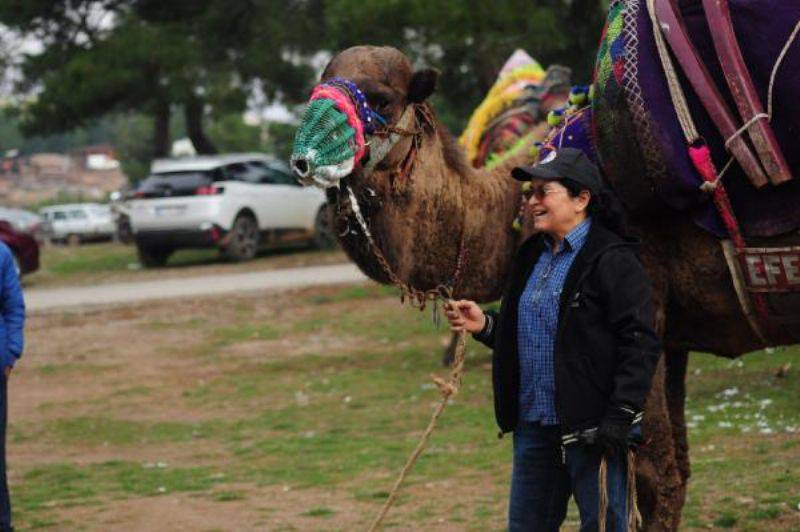 Güreşçi Develeri Yetiştiren Anne-Kız Belgesel Oldu