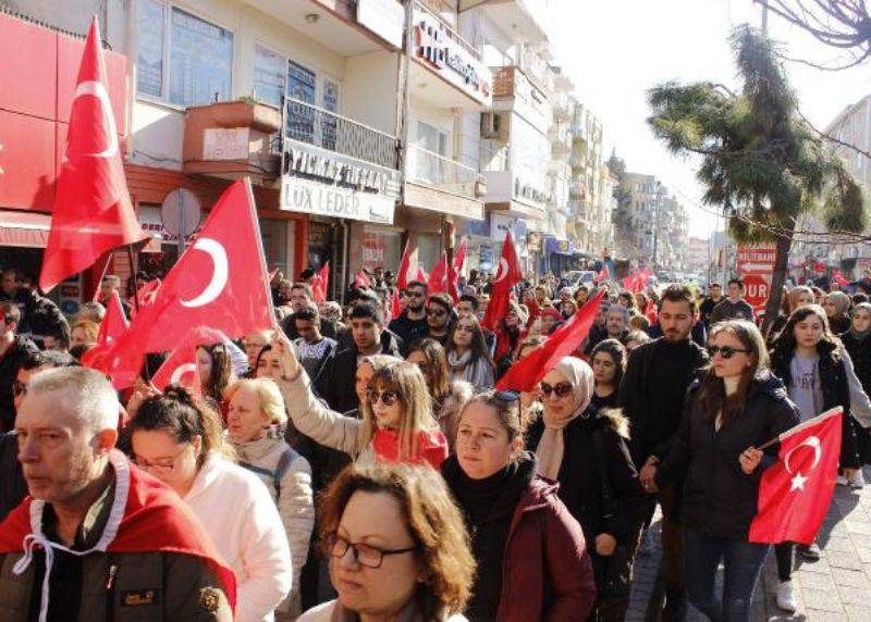 Çanakkale'de Şehitler İçin Bayrak Yürüyüşü