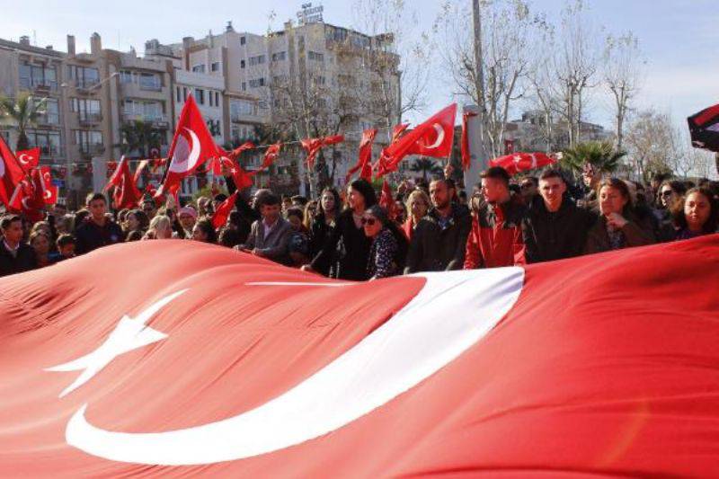 Çanakkale'de Şehitler İçin Bayrak Yürüyüşü