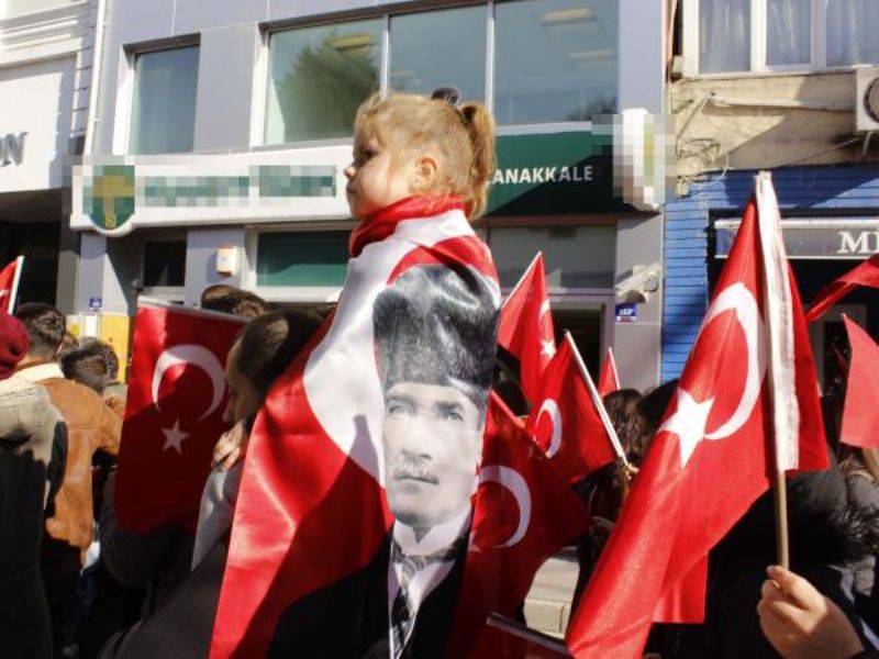 Çanakkale'de Şehitler İçin Bayrak Yürüyüşü