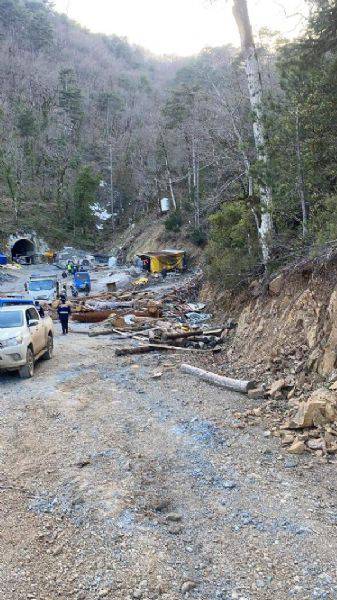 Yenice'de Maden Ocağı Çöktü, Bir İşçi Göçük Altında