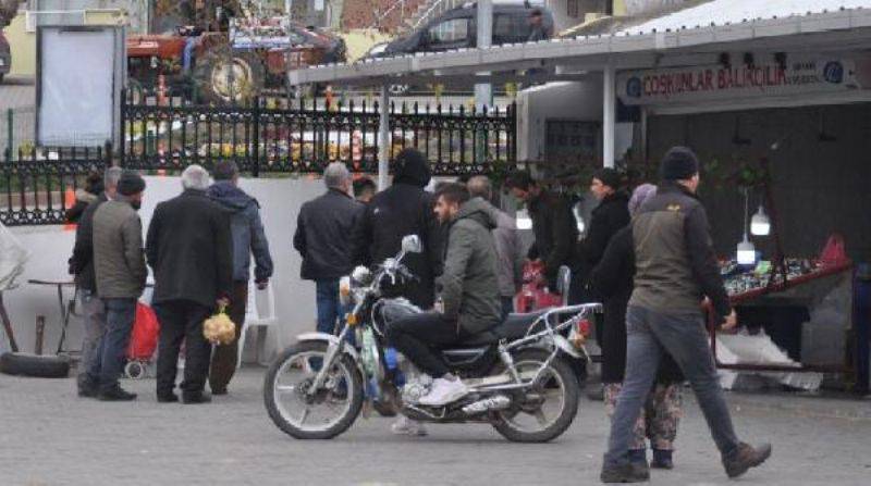 Bayramiç Pazarı, Koronavirüse Rağmen Dolup Taştı