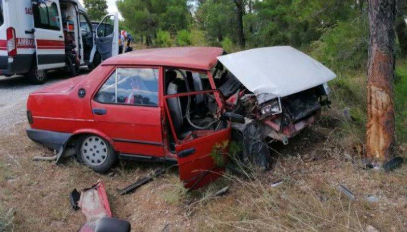 Ağaca Çarpan Otomobildeki Anne- Kız Ağır Yaralandı