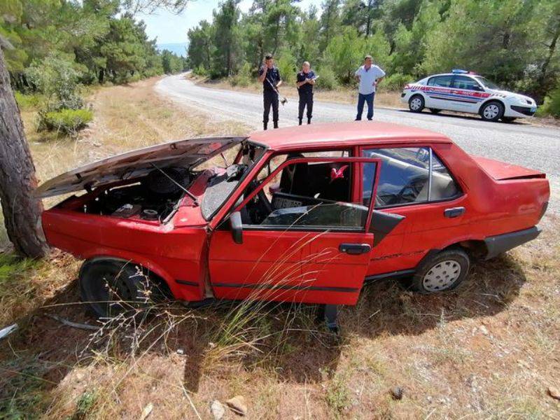 Ağaca Çarpan Otomobildeki Anne- Kız Ağır Yaralandı