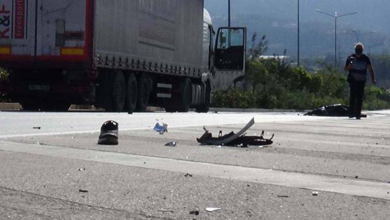 TIR’ın Çarptığı Yaya Öldü, Gözlüğü ve Ayakkabısı Yola Savruldu