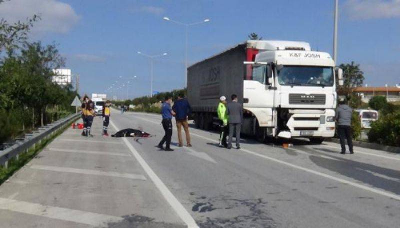 TIR’ın Çarptığı Yaya Öldü, Gözlüğü ve Ayakkabısı Yola Savruldu