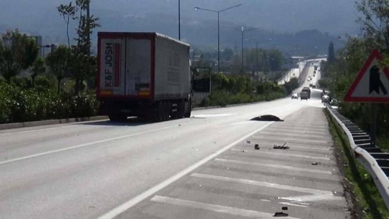 TIR’ın Çarptığı Yaya Öldü, Gözlüğü ve Ayakkabısı Yola Savruldu