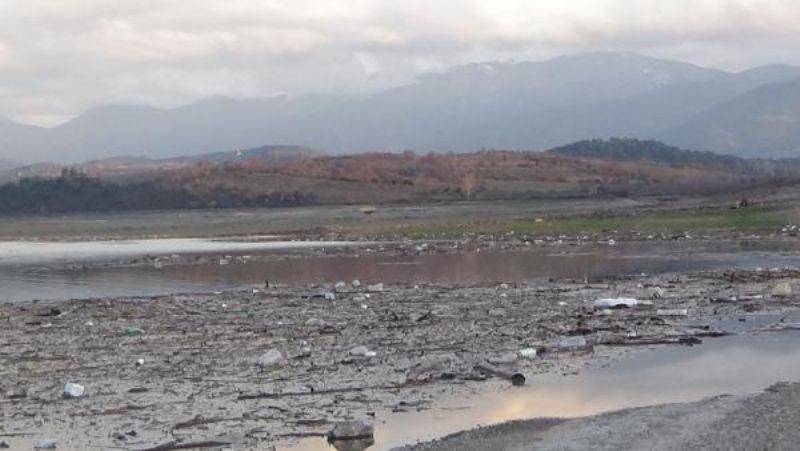 Bayramiç Barajı'nı Zehirli Zirai İlaç Atıkları Tehdit Ediyor