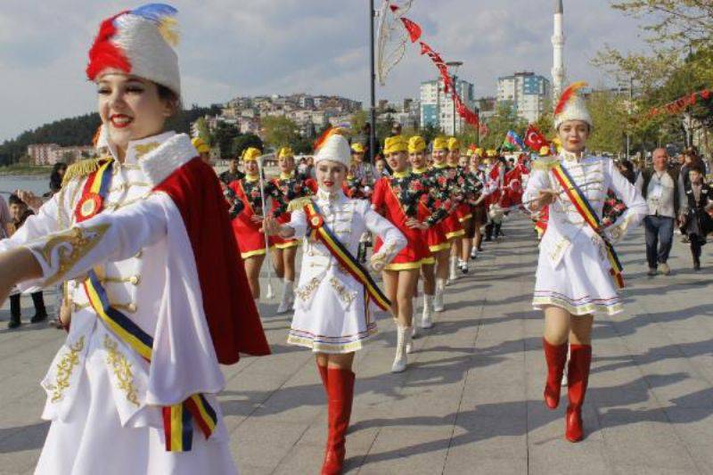 Uluslararası Troya Çocuk Halk Dansları Festivali bBaşladı